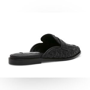 Steve Madden Womens SZ 8 Black woven leather slip on loafers perfect Condition